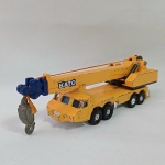Brinquedo antigo / miniatura de um guindaste Mini Power KATO NK-750 - K1300 Fabricado no Japão na escala 1/110. Gancho funcional. Mede aprox. 14,5cm de comprimento