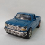 Ford F150 F-150 - Carro miniatura diecast na escala 1/32. Funciona fricção nas 4 rodas. Mede 16,5cm de comprimento. Tem alguns desgastes do tempo.