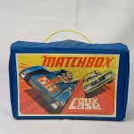 Brinquedo antigo Matchbox - Linda maleta para 12 carros miniatura diecast da marca na escala 1/64. Mede 26x16x7,5cm