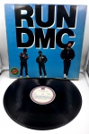LP Disco de Vinil -  Run DMC - Toughter Than Leather . Capa e disco em ótimo estado