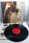 LP Disco de Vinil - Miles Davis - The Man With The Horn. Capa e disco em ótimo estado