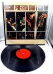 (IMPORTADO) LP Disco de Vinil - Oscar Peterson Trio / Clark Terry - + One. Capa com marca do tempo. Disco em bom estado. (Jazz)