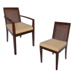 Made in Italy. Séc. XX  Conjunto de duas cadeiras sendo uma com braços, com estrutura em madeira e estofamento em tecido. 88 x 55 x 48 cm / 88 x 45 x 48 cm.
