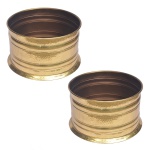 Celato Rito / Made in Italy. Séc. XX - Par de floreiras de latão dourado, redondas com rodinhas. Novas. Sem uso. 31 x 47 cm.