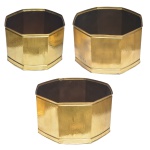 Made in Italy. Séc. XX - Conjunto de três floreiras de latão dourado, octogonais. Novas. Sem uso. 35 x 61 cm / 33 x 51 cm / 30 x 40 cm.