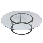 Made in Italy. Séc. XX - Mesa de centro apresentando tampo de vidro e base de forma circular. 37 x 120 cm.