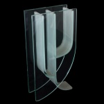 Modelo Oasis / Made in Italy. Séc. XX  Vaso de vidro italiano transparente. 27,5 x 14 x 6 cm. Pequeno bicado.