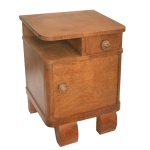 Móvel de apoio em estilo Art Déco, em madeira nobre, para ambientes diversos, década de 1920. 75 x 60 x 47 cm.