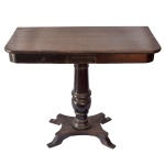 Console em madeira nobre (jacarandá da Bahia). Tampo retangular moldurado apoiado sobre coluna central torneada. Império. Brasil. 75 x 87 x 40 cm.