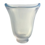 ORREFORS - Espesso vaso em cristal translucido. Apresenta marca da Cristallerie no verso. Suécia. Séc. XX. 22 x 19 x 14 cm.