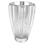 Vaso em espesso cristal Bohemia Scalopp. 25 x 18 cm. Bicados na borda.