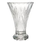 Vaso em cristal Bohemia lapidado e translucido. Formato de corneta e borda lisa. Séc. XX. 27 x 19 cm.