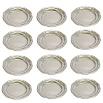 Conjunto de doze pratos para bolo em metal prateado, da marca Sophil. 18 cm. Excelente estado de conservação.