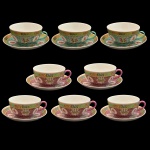 Conjunto de oito xícaras para chá com pires respectivos, em porcelana chinesa, em tons predominantes de verde e de rosa. 5 x 11 cm. Pires com 14 cm.