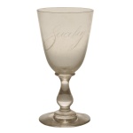 VISCONDE GUAHY  Baccarat - Taça em cristal francês translucido. Bojo acidado e a inscrição: Gauliy. Fuste em balaústre e base redonda. França. Séc. XIX. 7,5 cm.