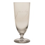 VISCONDE GUAHY  Baccarat - Flute em cristal francês translucido. Bojo acidado e a inscrição: Gauliy. Fuste em balaústre e base redonda. França. Séc. XIX. Medir