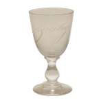VISCONDE GUAHY  Baccarat - Taça para licor em cristal francês translucido. Bojo acidado e a inscrição: Gauliy. Fuste em balaústre e base redonda. França. Séc. XIX. Medir
