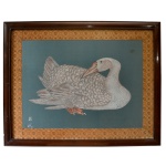 Pato. Tecido colado em Eucatex. Ass. cid. 58 x 78 cm (MI). 82 x 102 cm (ME).