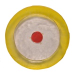 AV MAZZEGA / Made in Italy. Sec. XX - Centro de vidro artístico de Murano. Forma circular nas cores amarela, translucido e vermelho. 33,5 cm.