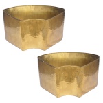 Made in Italy. Par de floreiras de latão dourado. 40 x 75 x 50 cm.