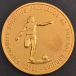 Medalha Mérito Esportivo, Federação Carioca de Futebol - Pelos Relevantes Serviços Prestados ao Futebol Carioca, Data 1975, Bronze Dourado, Diâmetro 50 mm, Muito Bem Conservada.
