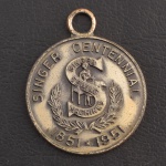 Medalha Comemorativa, Centenário da SINGER - 1851/1951, Bronze Prateado, Muito Bem Conservada.