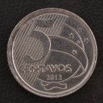 Moeda do Brasil, Erro de Cunhagem - Valor de 5 Centavos Cunhada no Disco de 50 Centavos e Defeito - Cunho Corrido " BONÉ ",  Data 2012, Cupro Níquel, Soberba/FC.