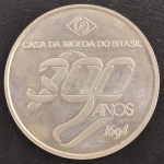 Moeda Comemorativa do Brasil, 300 Anos da Casa da Moeda do Brasil, Valor 2 Reais, Data 1994, Prata, Peso 27 g, Diâmetro 40 mm, sem Estojo e Certificado, Flor de Cunho.