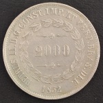 Moeda do Brasil, Império, 3º Sistema Monetário - 1º Tipo, Valor 2000 Reis, Data 1852, Prata, Peso 25,5 g, Diâmetro 37 mm, Soberba.