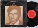 LEONARD COHEN "Songs Of Leonard Cohen" LP 1967 IMPORTADO -  Folk, World, & Country.  Selo Columbia CS 9533.   ESTADO: Muito Bom.   Disco com poucos riscos finos superficiais. Selo íntegro. Capa com desgaste da tinta em anel, nos cantos e bordas.