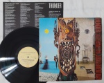 Thunder "Laughing On Judgement Day" LP PROMO + Encarte 1992 Br - Hard Rock . Encarte simples P/B com letra das músicas e ficha técnica. Cópia promocional com selo da gravadora na contracapa . SELO: emi 780980.  ESTADO  GERAL: Muito bom