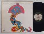 THE MODERN JAZZ QUARTET "UnderThe Jasmin Tree" LP MONO 1969 Br - CAPA SANDUICHE - Jazz.  SELO: Apple Records APCOR 4.  ESTADO GERAL: Muito bom. Capa com alguns pontos amarelados e selo de loja de disco no verso.