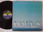 JAN AKKERMAN & THIJS VAN LEER "Focus" LP 1985 Br -  Art Rock, Prog Rock. SELO:  Vertigo 824 524-1.  DISCO: Excelente    CAPA:  Muito boa.