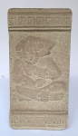 Relevo (suvenir) mexicano em pedra representando figura Maia. Med. 29 x 14 cm