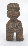 ARTE PRE COLOMBIANA - Antiga escultura em cerâmica no formato de figura humana. Med. 15 x 08 cm.