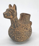 ARTE PRE COLOMBIANA - Antigo vaso em cerâmica no formato de Lhama. Med. 11 x 10 x 07 cm.