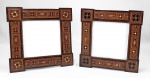 Par de antigos espelhos marroquinos em madeira com aplicações em marqueterie. Med. 25 x 25 cm.