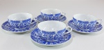 Lote com 04 xícaras para chá em porcelana japonesa, decoração azul e branco. Sem marcas no fundo. Anos 30/40.