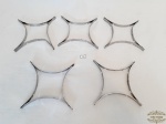 Jogo de 5 Descansos de Panela em Aço Inox. Medidas 13 cm x 13 cm . Apresenta Marcas de Uso