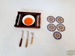 Lote 3 Peças para Cozinha sendo 1 Bandeja em Madeira com Azulejo ao Fundo, 5 Porta Copos em Cerâmica e 3 Espátulas  . Medidas Bandeja 24  cm x 16,5 cm ,Porta Copos 8,5 cm e Espátulas 14 e 10 cm . A Bandeja está com Azulejo Trincado.