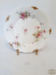 Prato decorativo em Porcelana Floral Limoges Bordas Onduladas. Medidas Sobremesa 21 cm Apresenta Bicado  na parte de traz
