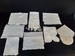Lote 12 Panos Diversos sendo Tolha de mão e Toalha de Bandeja em Algodão Bordados. Medidas Maior 57 cm x 39,5 cm e Menor 23 cm x 14 cm . Apresenta Marcas de Guardado.