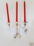 Candelabro 3 velas Base circular em Prata 90 modelo Italiano acompanham 3 velas. Medida: 28 cm comprimento x 23 cm altura.