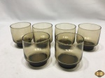 Jogo de 6 copos de whisky em vidro fume. Medindo 8,5cm de altura.