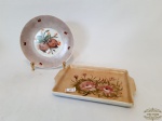 Lote 2 Peças em Porcelana sedo 1 Prato sobremesa e 1 Bandeja Retangular pintado a mão. Medida: prato 15,5 diametro, bandeja 19 x 13 cm