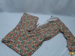 Macacão com decote em V da marca ATEEN. Peça em perfeito estado de conservação, 100% Viscose. Tam: 42