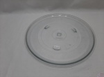 Prato de bolo em vidro incolor. Medindo 38cm de diâmetro. Acho que serve para micro-ondas com eixo quadrado.