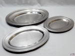 Jogo de 3 travessas ovais rasa em aço inox Fracalanza. Medindo 37cm; 29,5cm; 26cm de comprimento respectivamente.