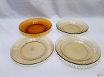 Lote de 4 pratos em vidro, sendo 1 de sopa Duralex marrom,1 raso e 2 de sopa Colorex âmbar. Medindo o Duralex 23cm de diâmetro.