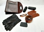 Lote diverso, composto de bolsa, óculos, cinto, luvas, etc.